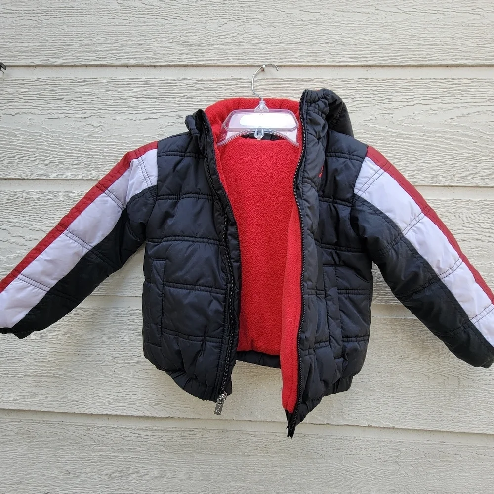 Jordán fleece lined boy's jacket size 3T color black and red